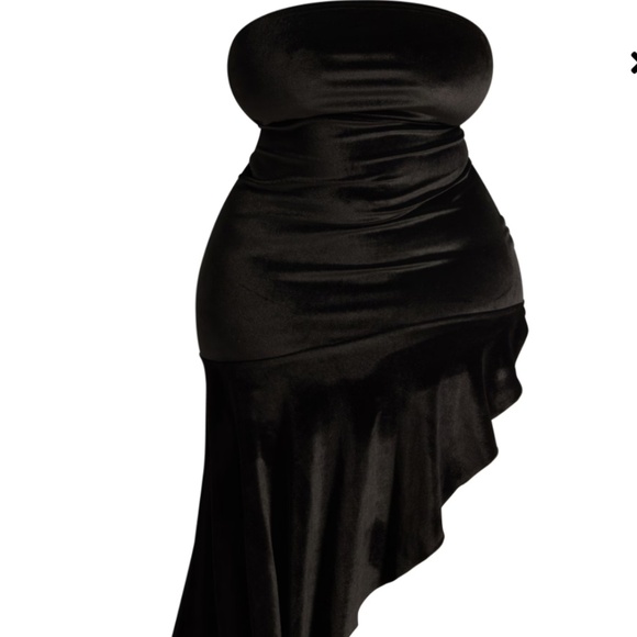 PrettyLittleThing Women’s Plus Velvet Bandeau Asymmetric Frill Hem Dress Sz-18 - Picture 3 of 10